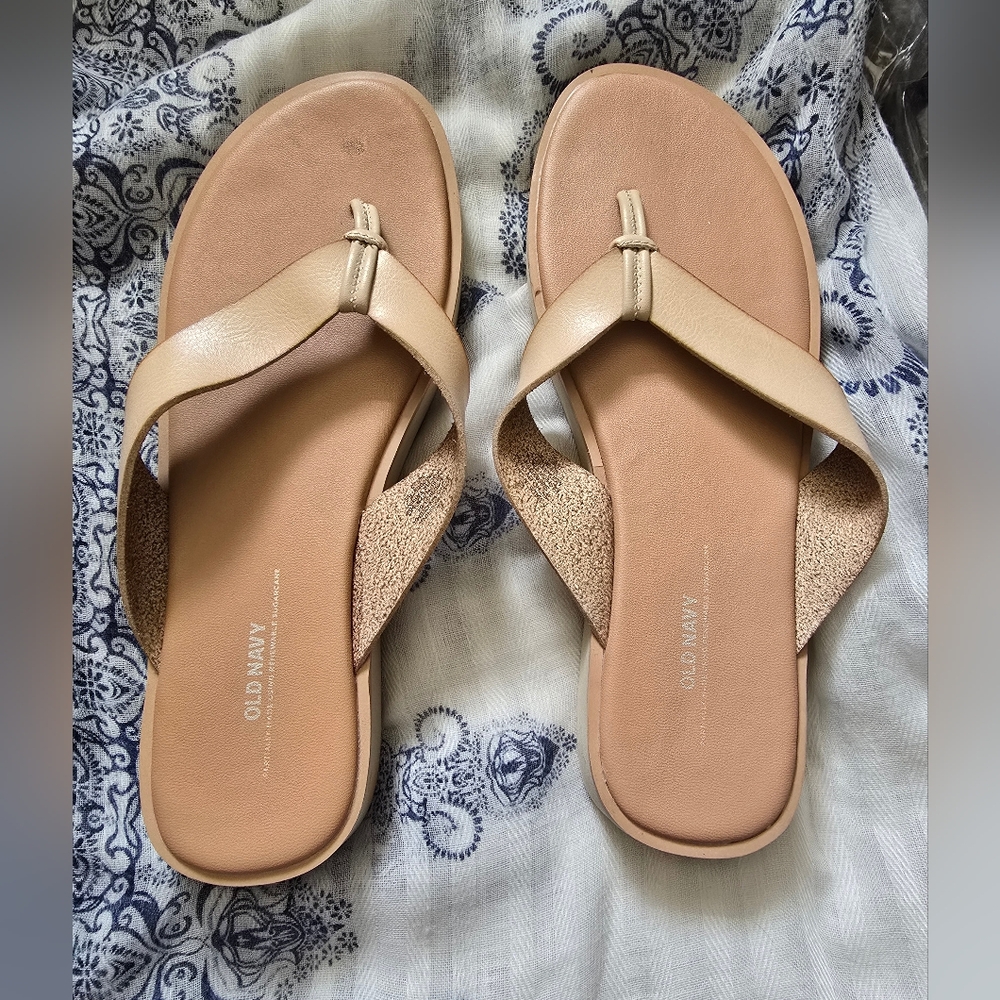 Old Navy Fashion Thong Mocha/Tan Flipflop Sandals Size 8